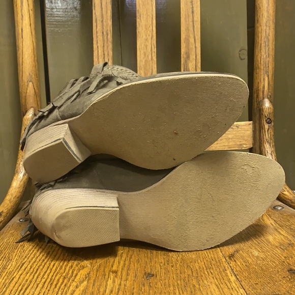 Fringed Cowgirl Boots-Heeled Ankle Cut. - Picture 7 of 9